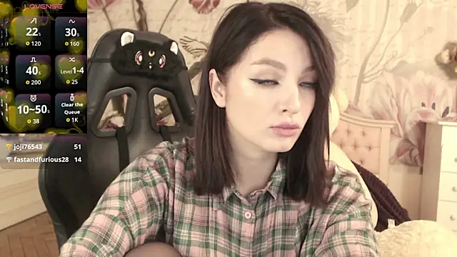 Snapshot of BritneyBarker chatting on September 15, 3:59 am BritneyBarker online show from September 15, 3:59 am