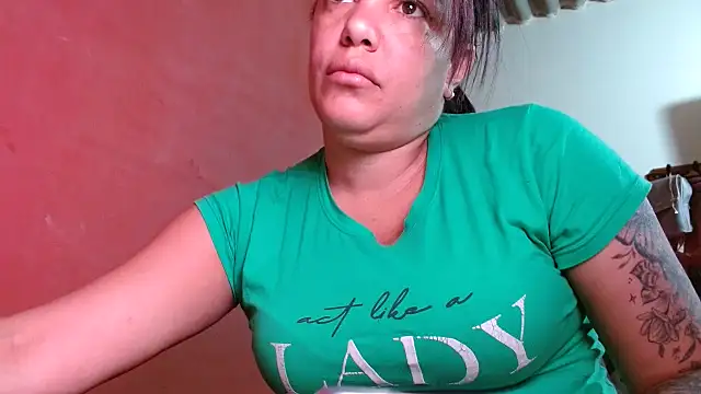 Snapshot of Tammyymilf chatting on October 10, 1:32 am Tammyymilf online show from October 10, 1:32 am
