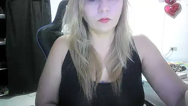 Snapshot of mariana0x chatting on October 9, 1:15 pm mariana0x online show from October 9, 1:15 pm