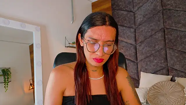 Snapshot of LauraaGomezz__ chatting on September 27, 8:27 pm LauraaGomezz online show from September 27, 8:27 pm