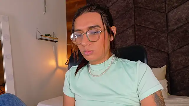 Snapshot of LauraaGomezz__ chatting on September 18, 7:45 pm LauraaGomezz online show from September 18, 7:45 pm
