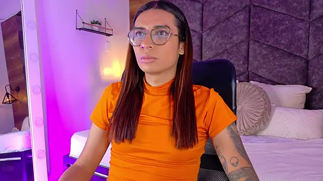 Snapshot of LauraaGomezz__ chatting on September 23, 7:45 pm LauraaGomezz online show from September 23, 7:45 pm
