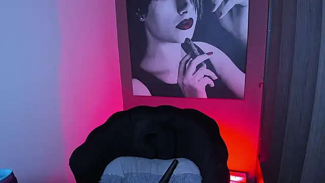 QueenOfHaze online show from November 20, 11:55 am