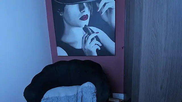 QueenOfHaze online show from December 16, 8:31 am