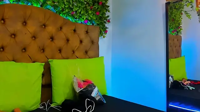 MelodyHott2 online show from December 3, 1:46 pm