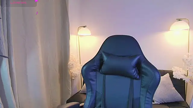 Victoria Collinns online show from April 11, 9:18 pm