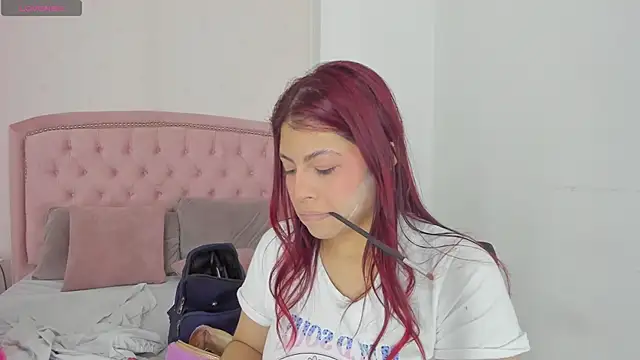 Snapshot of Kendall__Fox chatting on September 12, 5:41 am Kendall Fox online show from September 12, 5:41 am