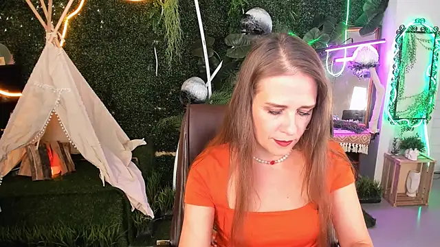 Snapshot of EmiliaBedy chatting on September 24, 9:19 am EmiliaBedy online show from September 24, 9:19 am