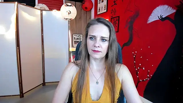 Snapshot of EmiliaBedy chatting on September 16, 9:28 am EmiliaBedy online show from September 16, 9:28 am