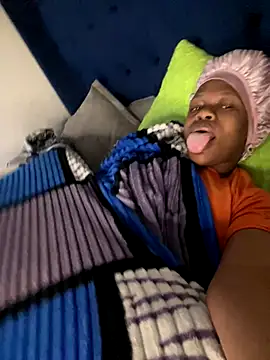 Boneca25 online show from November 17, 6:25 am