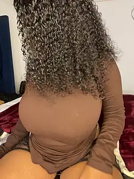 Boneca25 online show from November 8, 5:45 am