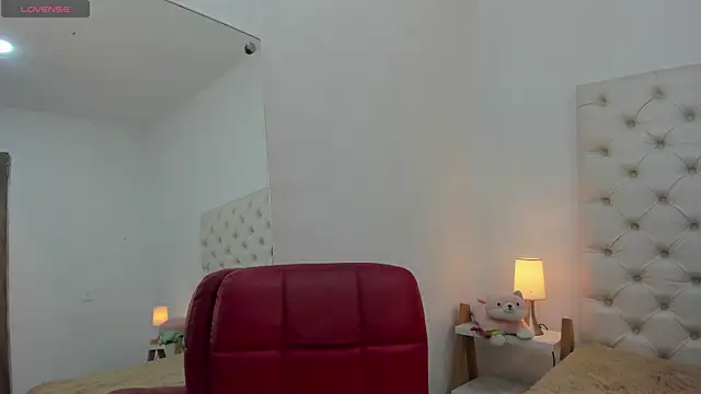 Snapshot of esmeralda06 chatting on September 22, 3:32 pm esmeralda06 online show from September 22, 3:32 pm