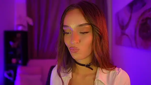 Clara Nia online show from September 11, 7:25 pm