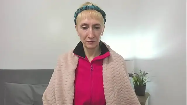 Snapshot of MargaretMilf69 chatting on October 14, 3:25 pm MargaretMilf69 online show from October 14, 3:25 pm