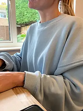 Phoebe Lily online show from November 18, 11:00 am