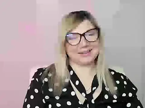 Snapshot of Lola_moree chatting on October 18, 12:08 pm Lola moree online show from October 18, 12:08 pm
