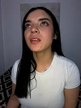 Snapshot of eileensophi chatting on September 19, 2:21 am eileensophi online show from September 19, 2:21 am