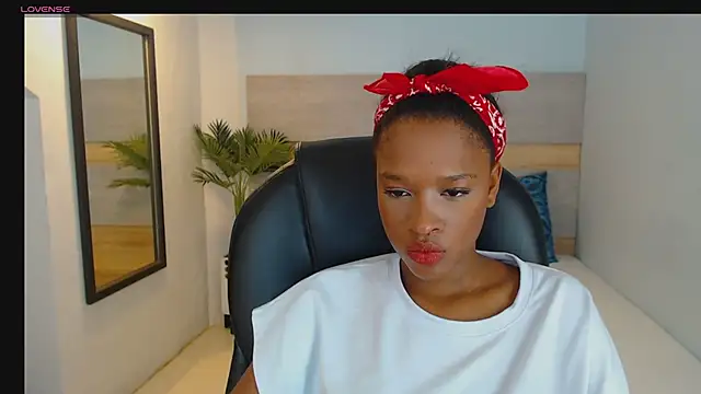 Snapshot of brendathompson_ chatting on September 23, 1:48 am brendathompson online show from September 23, 1:48 am