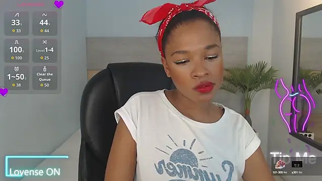 Snapshot of brendathompson_ chatting on October 15, 3:20 am brendathompson online show from October 15, 3:20 am