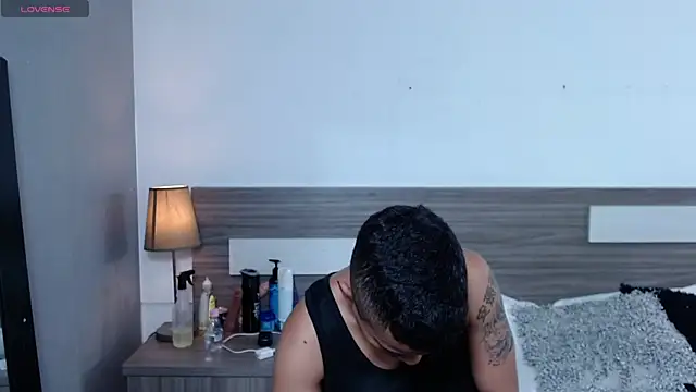 Liiamthompson online show from December 14, 8:25 pm