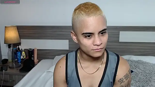 Liiamthompson online show from January 10, 10:09 am