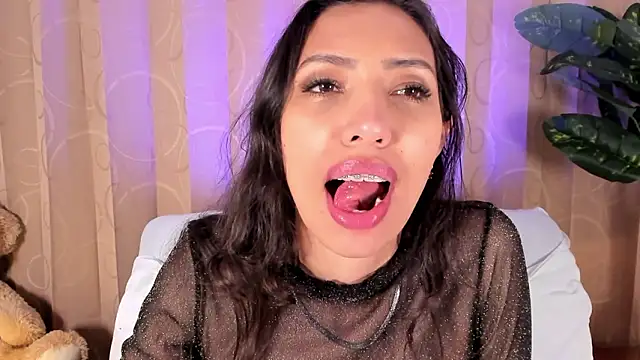 Miss veronicaa2 online show from March 12, 1:25 pm