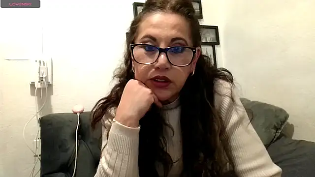 MirandaLatinaLovely online show from January 15, 7:53 pm