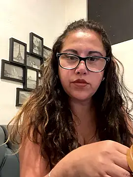 MirandaLatinaLovely online show from November 12, 3:26 am