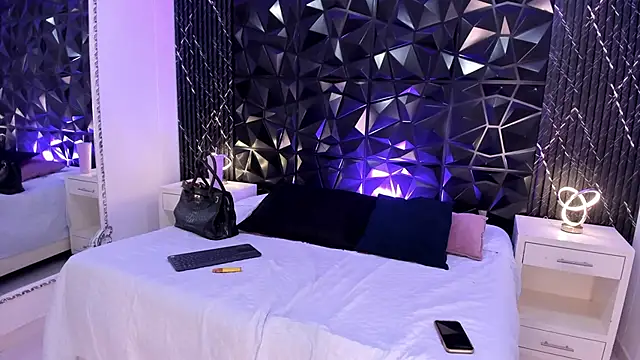 Snapshot of allicemackenzie chatting on September 26, 3:42 pm allicemackenzie online show from September 26, 3:42 pm