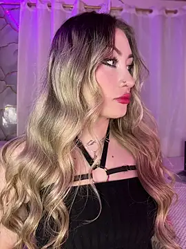 Lally Valencia   online show from June 13, 9:07 am