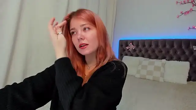 Snapshot of Ella_Mayers chatting on October 18, 12:52 pm Ella Mayers online show from October 18, 12:52 pm