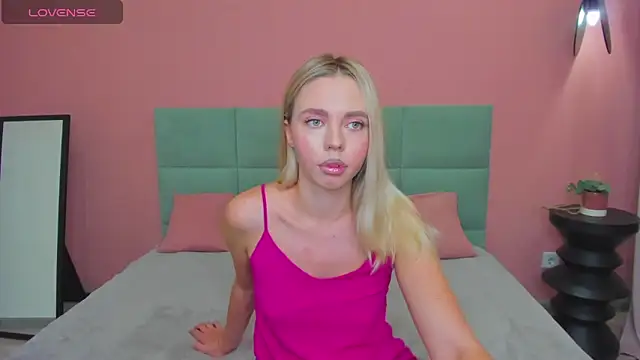 Snapshot of TessaAdorable chatting on September 15, 1:47 am TessaAdorable online show from September 15, 1:47 am