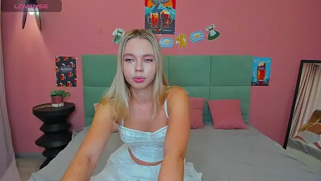 Snapshot of TessaAdorable chatting on September 24, 1:59 am TessaAdorable online show from September 24, 1:59 am