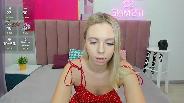 Snapshot of TessaAdorable chatting on October 8, 1:32 am TessaAdorable online show from October 8, 1:32 am