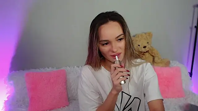 Snapshot of EvaBalmer chatting on September 21, 8:35 am EvaBalmer online show from September 21, 8:35 am