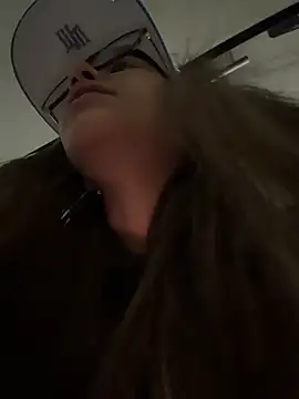 vicky bass online show from November 15, 1:28 am