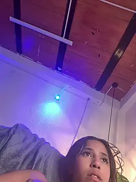 Snapshot of vicky_bass chatting on October 18, 11:06 pm vicky bass online show from October 18, 11:06 pm