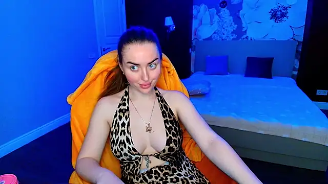 MissisCaty online show from June 25, 7:37 pm