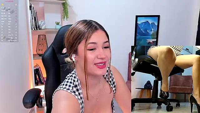 Snapshot of Nathalie_29 chatting on October 2, 6:46 pm Nathalie 29 online show from October 2, 6:46 pm