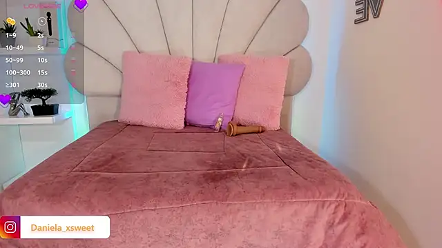 Danielaangelina online show from April 7, 5:53 am