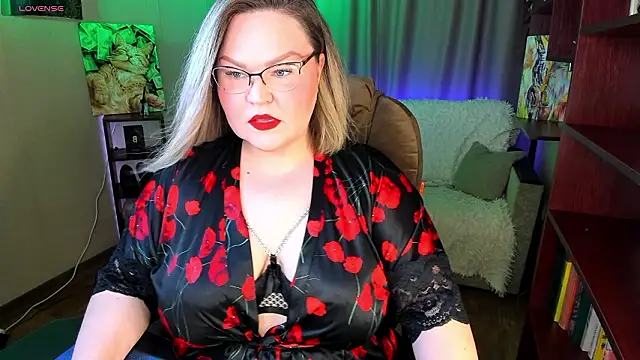 Vivien  wet online show from February 7, 7:18 pm