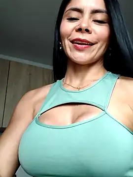 Snapshot of hema_gold chatting on October 1, 5:40 pm hema gold online show from October 1, 5:40 pm