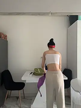 Celine Roxelle online show from March 19, 7:56 am