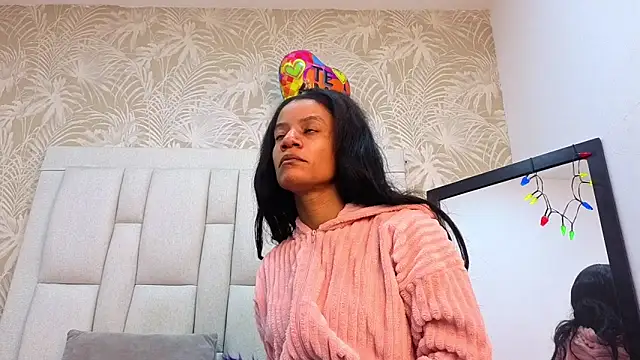 dafnnelewis online show from February 3, 11:15 am