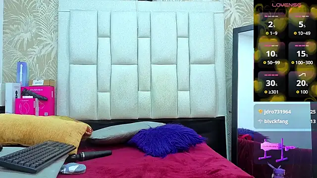 dafnnelewis online show from March 26, 12:40 pm