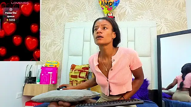 dafnnelewis online show from April 11, 11:25 am