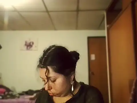 isabellapurple online show from February 19, 2:11 am