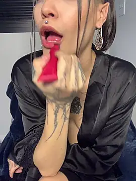 nickelfie online show from August 2, 6:22 pm