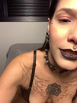 nickelfie online show from April 5, 6:40 pm