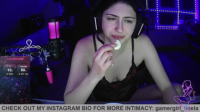 Gamergirl-Linela online show from December 13, 9:43 pm